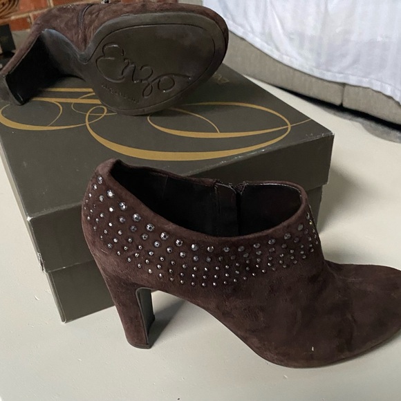Brown suede ankle booties - Picture 2 of 4